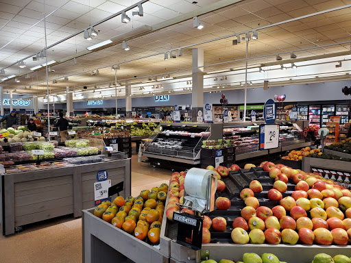 Grocery Store «Stop & Shop», reviews and photos, 653 Hillside Avenue, New Hyde Park, NY 11040, USA