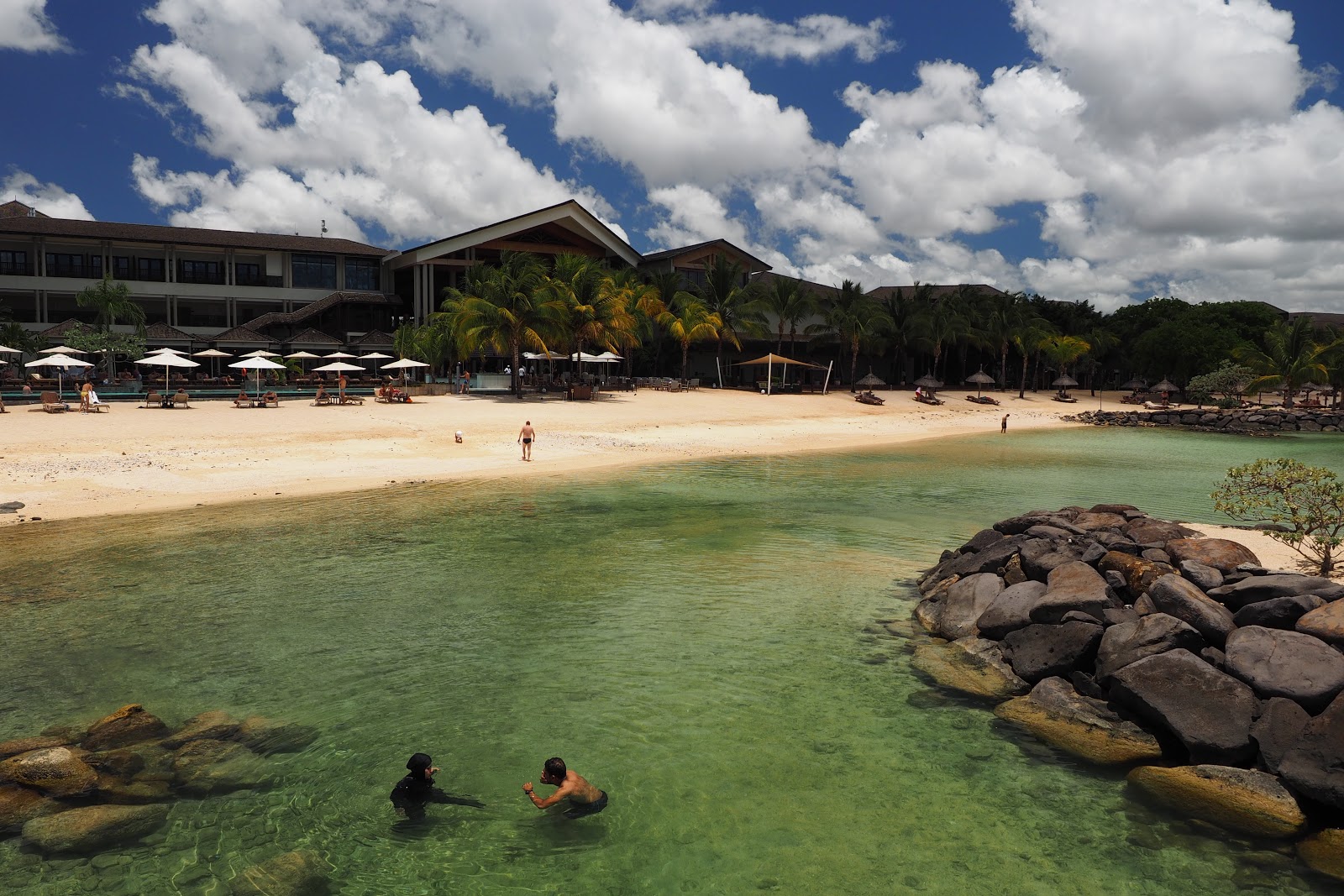 Valokuva Angsana Balaclava Mauritiusista. sisältäen suora ranta