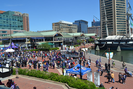 Clothing Store «Gap», reviews and photos, 200 E Pratt St, Baltimore, MD 21202, USA