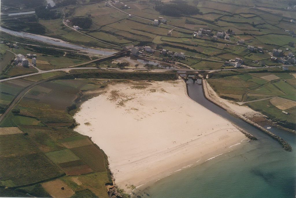 Foto de Playa Pampillosa y el asentamiento