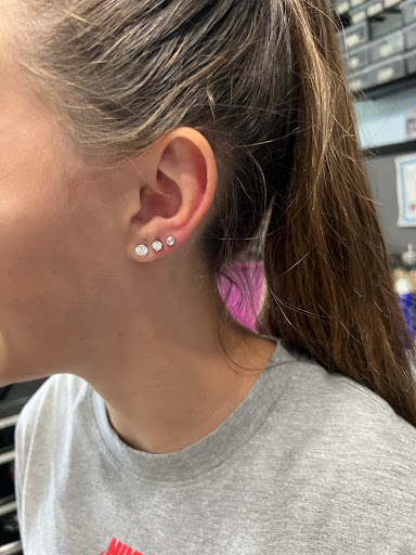 Tattoo Shop «Fox Valley Tattoo», reviews and photos, 1211 W Algonquin Rd, Algonquin, IL 60102, USA