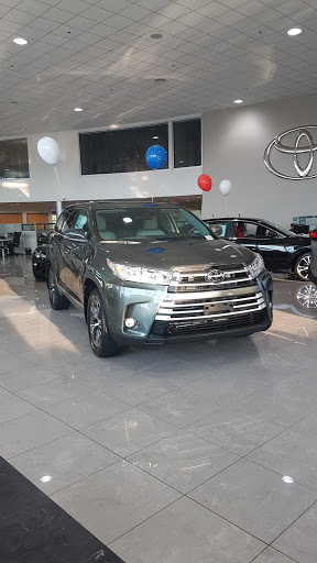 Car Dealer «Toyota of Braintree», reviews and photos, 210 Union St, Braintree, MA 02184, USA