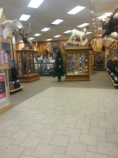 Sporting Goods Store «SCHEELS», reviews and photos, 2800 S Columbia Rd, Grand Forks, ND 58201, USA