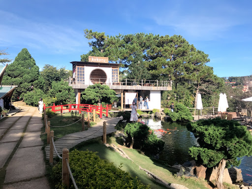 Maple Leaf tourist area