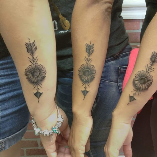 Tattoo Shop «The Lizard Lounge Tattoo Kissimmee», reviews and photos, 4519 S Orange Blossom Trail, Kissimmee, FL 34746, USA