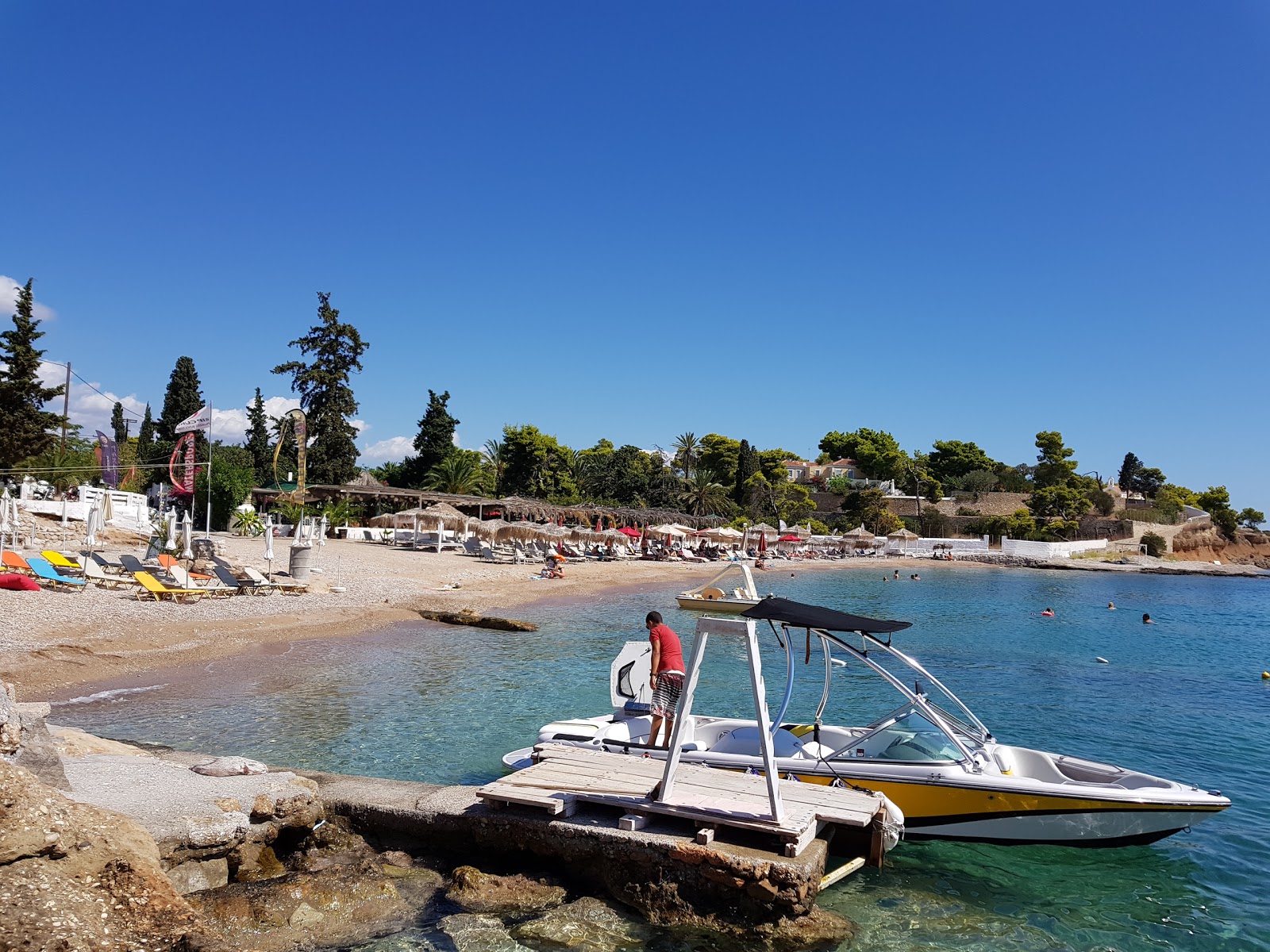 Foto von Paralia Agia Marina mit geräumige bucht