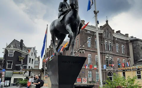 Equestrian statue of Queen Wilhelmina image