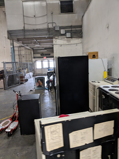 Thrift Store «Goodwill Clearance Outlet, Donation Center & Career Center», reviews and photos, 515 N 51st Ave, Phoenix, AZ 85043, USA