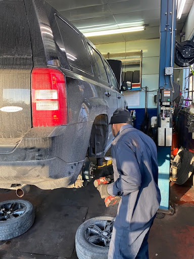 Auto Repair Shop «Greitens Auto Service», reviews and photos, 5804 W Bluemound Rd, Milwaukee, WI 53213, USA