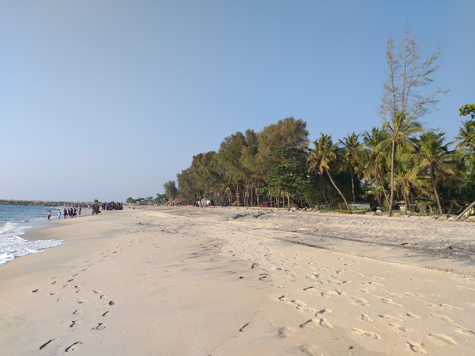 Azheekal Beach'in fotoğrafı geniş plaj ile birlikte