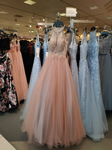 Department Store «Von Maur», reviews and photos, 7700 E Kellogg Dr N, Wichita, KS 67207, USA