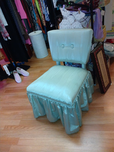 Antique Store «Too Much Stuff Quality Second Hand Treasures», reviews and photos, 1151 Grass Valley Hwy, Auburn, CA 95603, USA