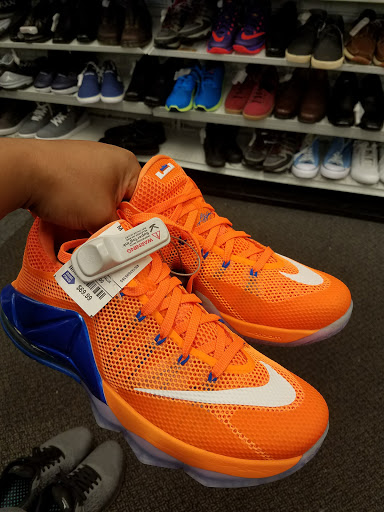 Clothing Store «Ross Dress for Less», reviews and photos, 640 Concar Dr, San Mateo, CA 94402, USA