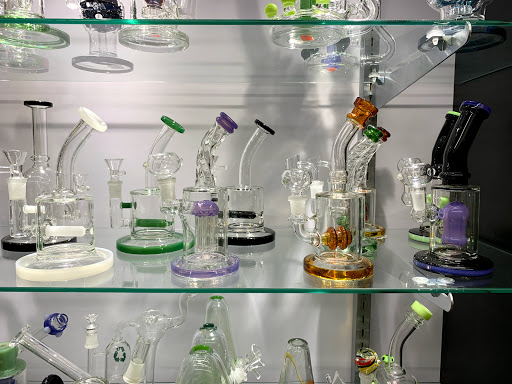 Tobacco Shop «Six Fifty Smoke Shop», reviews and photos, 2394 Junipero Serra Blvd, Daly City, CA 94015, USA