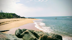 Honey Beach'in fotoğrafı dağlarla çevrili