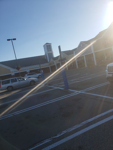 Shopping Mall «Aquidneck Shopping Centre», reviews and photos, 77 E Main Rd, Middletown, RI 02842, USA