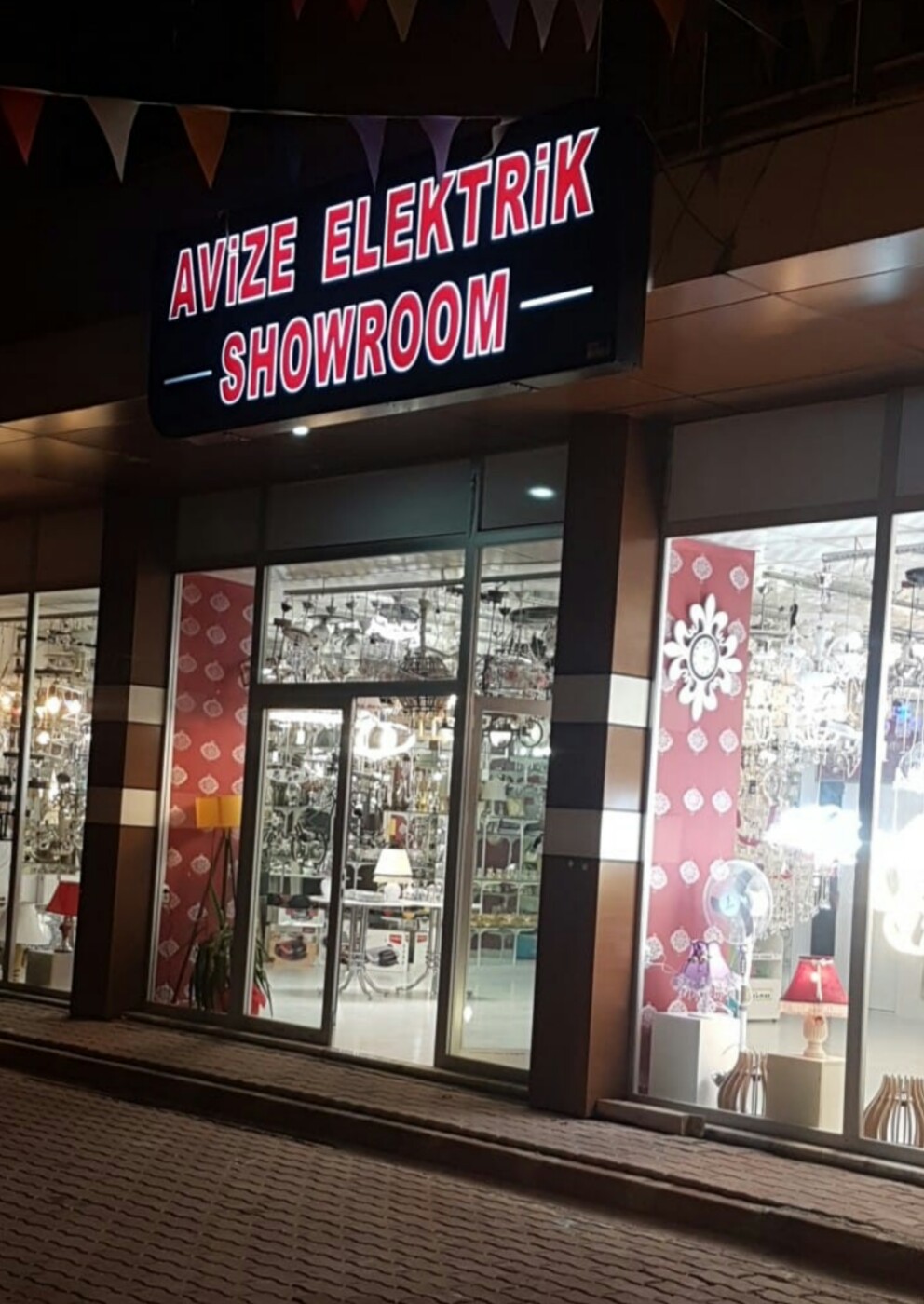 AVZE ELEKTRK SHOWROM 2019