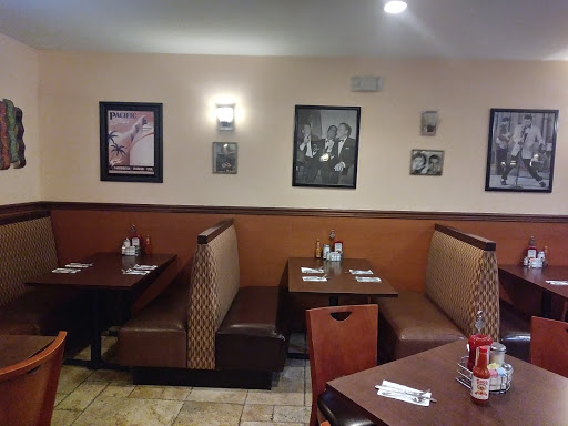 Shopping Mall «Golden Acres Shopping Center», reviews and photos, Oak Tree, South Plainfield, NJ 07080, USA