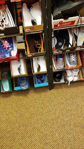Shoe Store «Famous Footwear», reviews and photos, 90 Pleasant Valley St, Methuen, MA 01844, USA