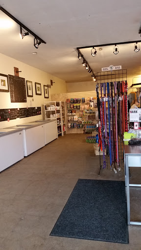 Woody's Pet Food Deli