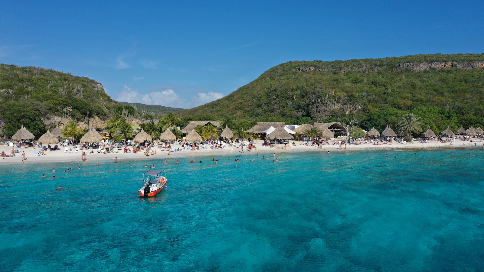 Photo of Cas Abao beach with turquoise pure water surface