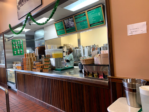 Coffee Shop «Cafe Du Monde», reviews and photos, 1814 North Causeway Approach #1, Mandeville, LA 70448, USA