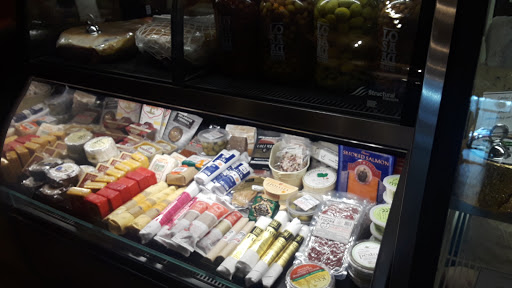 Wine Store «UnWined», reviews and photos, 1600 Belle View Blvd, Alexandria, VA 22307, USA