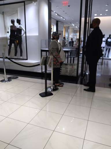 Cell Phone Store «Verizon Wireless - Your Wireless», reviews and photos, 930 Main St #103, Houston, TX 77002, USA