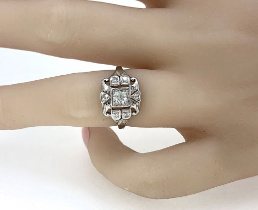 Jewelry Store «Gesner Estate Jewelry», reviews and photos, 1600 W Bay Dr, Largo, FL 33770, USA