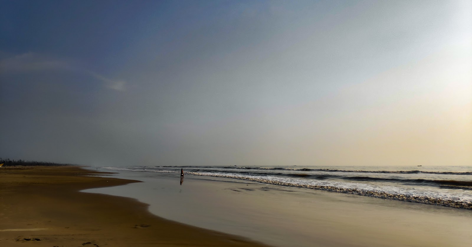 Fotografie cu Vilundamavadi Beach cu o suprafață de nisip beige fin