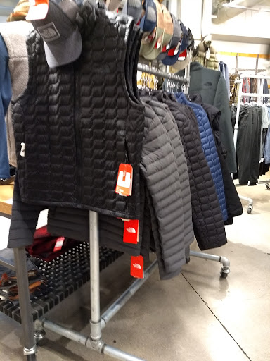 Outdoor Sports Store «Moosejaw», reviews and photos, 439 W 47th St, Kansas City, MO 64112, USA