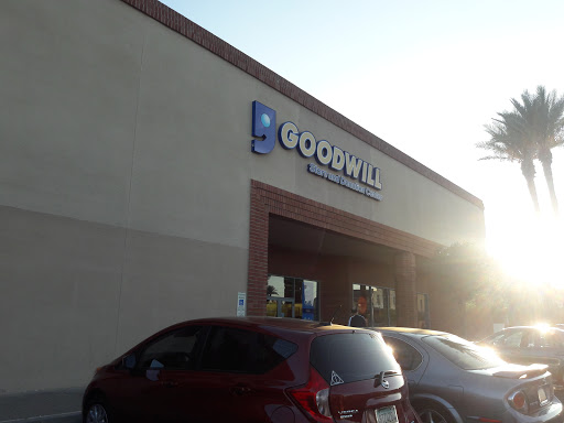 Thrift Store «Kyrene & Warner Goodwill Retail Store & Donation Center», reviews and photos, 575 W Warner Rd, Tempe, AZ 85284, USA