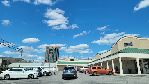 Supermarket «United Grocery Outlet», reviews and photos, 117 SE Broad St, Murfreesboro, TN 37130, USA