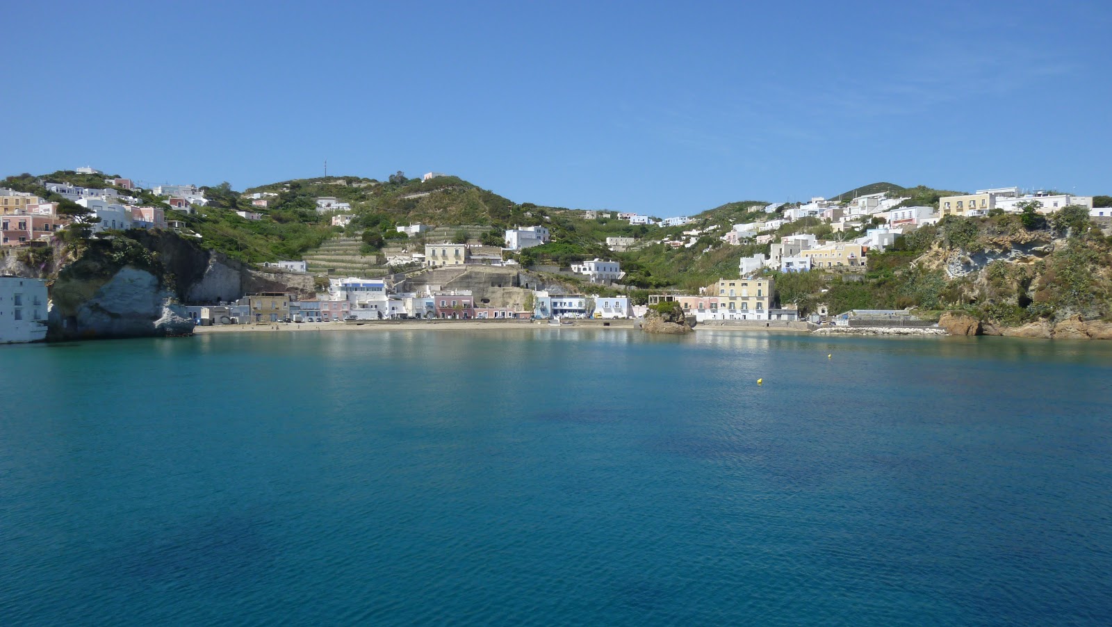 Photo de Spiaggia Giancos avec plusieurs petites baies