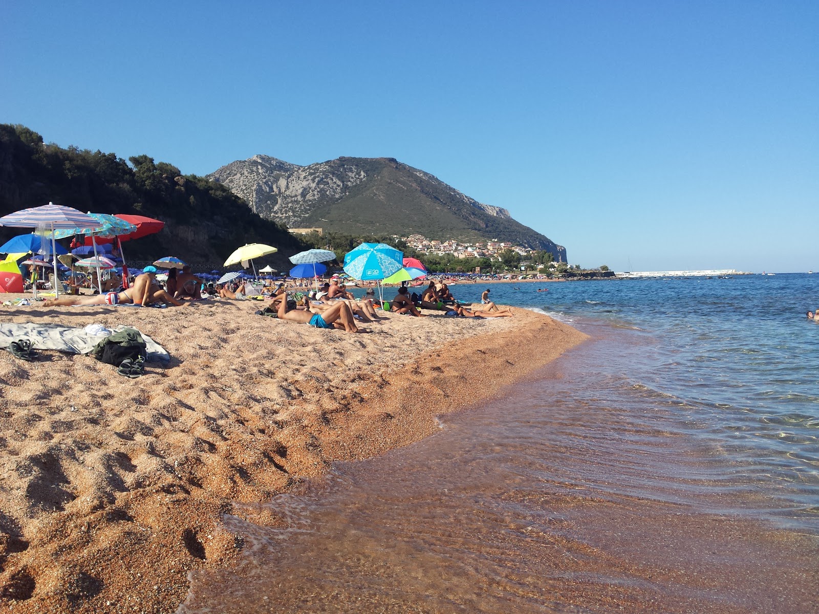Palmasera beach'in fotoğrafı uçurumlarla desteklenmiş