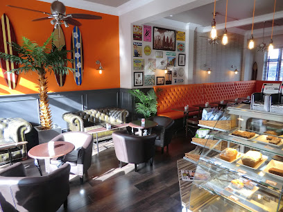 Lovefit Café - 110 Queens Rd, Brighton and Hove, Brighton BN1 3XF, United Kingdom