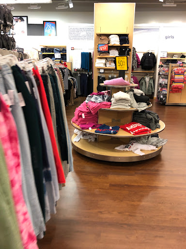 Clothing Store «Gap Outlet», reviews and photos, 100 Premium Outlets Blvd #100, Hagerstown, MD 21740, USA