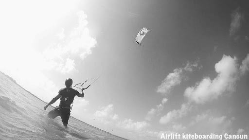 Airlift Kiteboarding Cancun - Kitesurf Mexico - Kite school Isla blanca