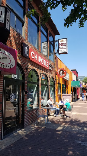 Mexican Restaurant «Chipotle Mexican Grill», reviews and photos, 129 Marshall St, Syracuse, NY 13210, USA