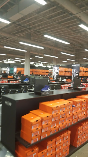 Sportswear Store «Nike East Los Angeles», reviews and photos, 4585 Whittier Blvd, East Los Angeles, CA 90022, USA