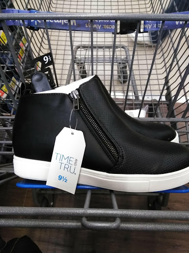 Department Store «Walmart Supercenter», reviews and photos, 2151 W Oaklawn Rd, Pleasanton, TX 78064, USA