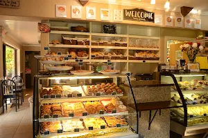 Delicias of Portugal Bakery image
