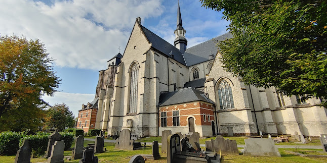 Beoordelingen van Sint-Dimpnakerk in Geel - Kerk