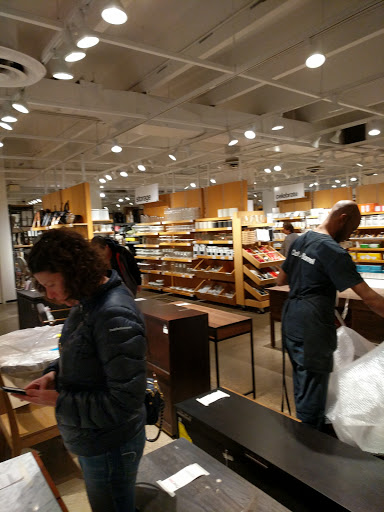 Furniture Store «Crate and Barrel Outlet», reviews and photos, 1700 Prince St, Alexandria, VA 22314, USA