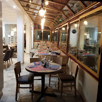 Atmosphère du Restaurant Le Petit Gourmet à Choisy-le-Roi - n°6