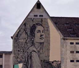 Schwanenkunstwerk photo