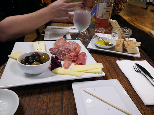 Wine Store «Santiam Wine Co», reviews and photos, 1555 12th St SE, Salem, OR 97302, USA