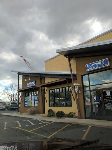 Thrift Store «Goodwill Retail Store & Donation Center», reviews and photos, 2936 Annandale Rd, Falls Church, VA 22042, USA