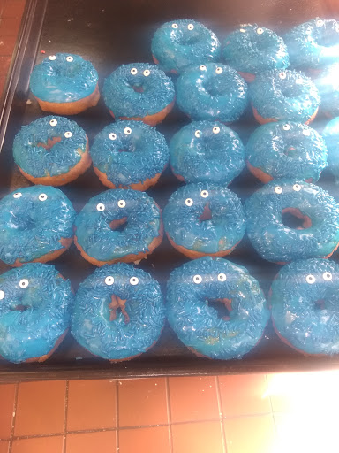 Donut Shop «Yum Yum Donuts», reviews and photos, 6411 E Spring St, Long Beach, CA 90808, USA