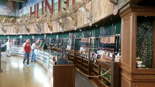 Sporting Goods Store «Bass Pro Shops», reviews and photos, 951 E Lewis and Clark Pkwy, Clarksville, IN 47129, USA